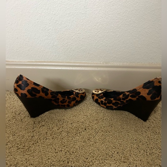 Tory Burch Sophie calf-hair, leopard wedge heel - Picture 6 of 6